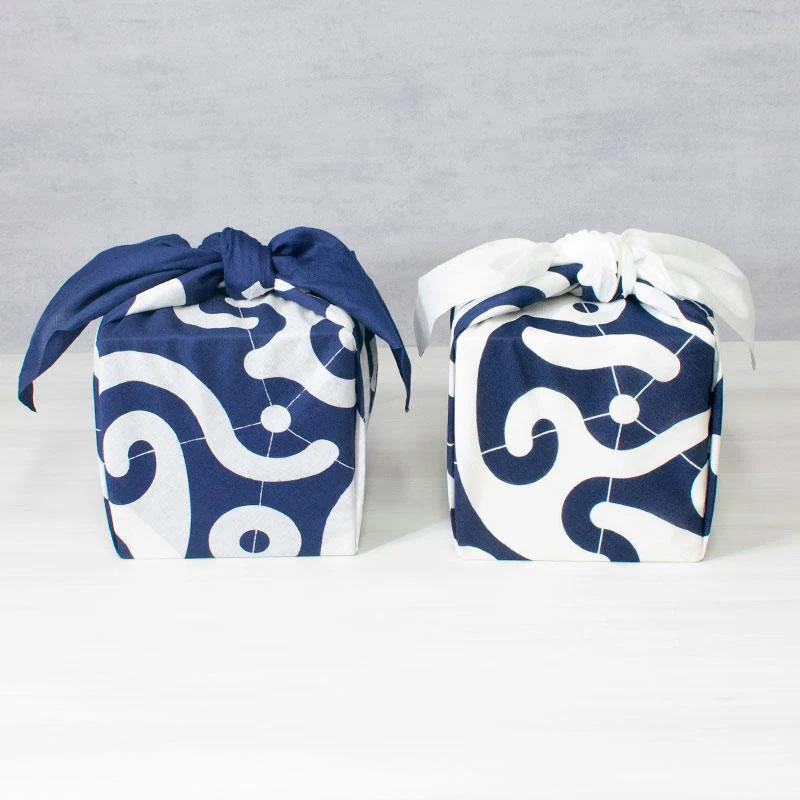 Furoshiki PPP Karakusa Blanc, 50x50cm - Image 4