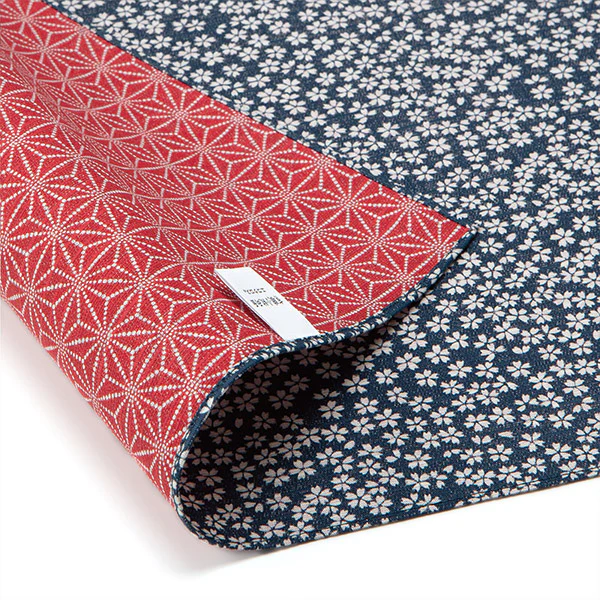 Furoshiki Réversible - Fleur de Cerisier Bleu & Rouge, 50x50cm - Image 2
