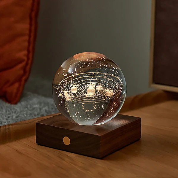 Lampe Amber Crystal - Système Solaire, Noyer