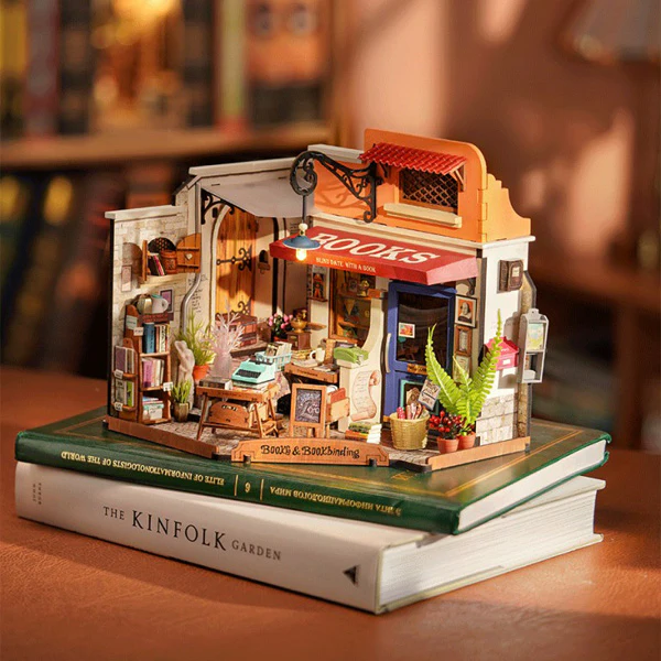 Rolife Corner Bookstore - Maison Miniature, 108pcs (DG164) - Image 2