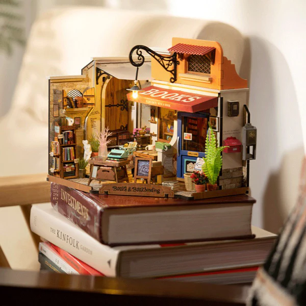 Rolife Corner Bookstore - Maison Miniature, 108pcs (DG164) - Image 3