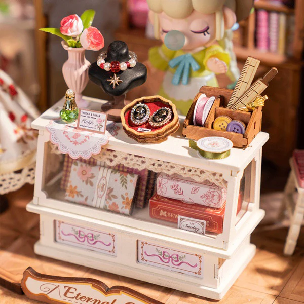 Rolife Elsa's Tailoring - Maison Miniature, 266pcs (DG178) - Image 4