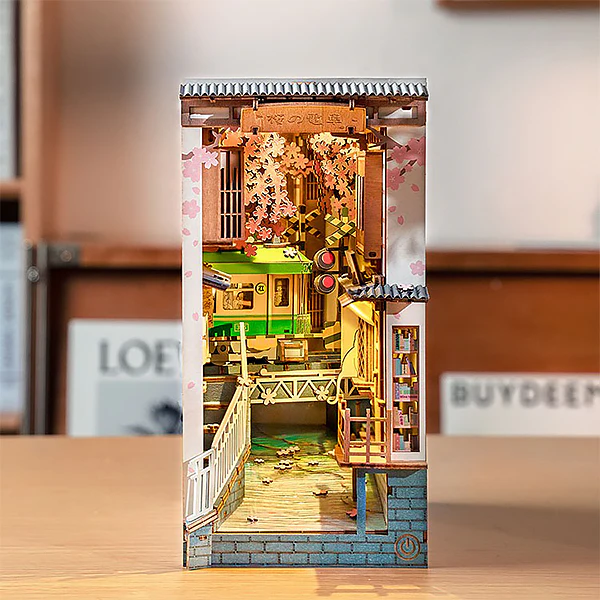 Rolife Sakura Densya - DIY Book Nook, 340 pcs (TGB01)
