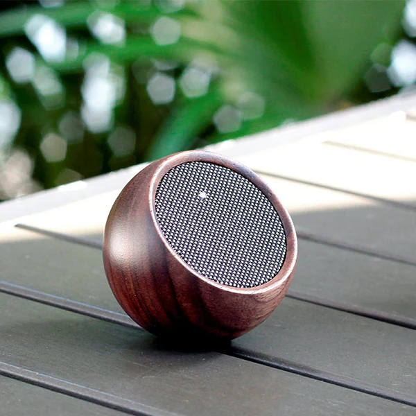 Tumbler Selfie Speaker - Enceinte Bluetooth Bascule en Bois, Noyer